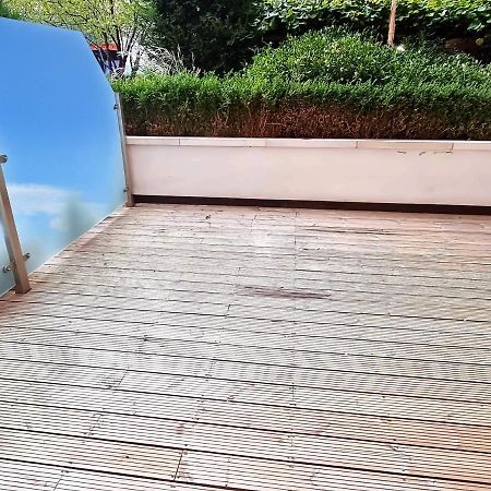 Your Riverside Home 2 With Private Balcony Londra Exterior foto