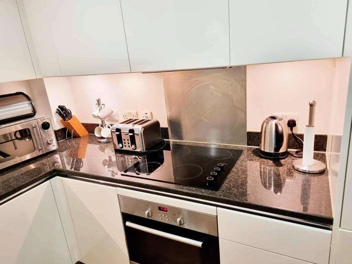 Your Riverside Home 2 With Private Balcony Londra Exterior foto