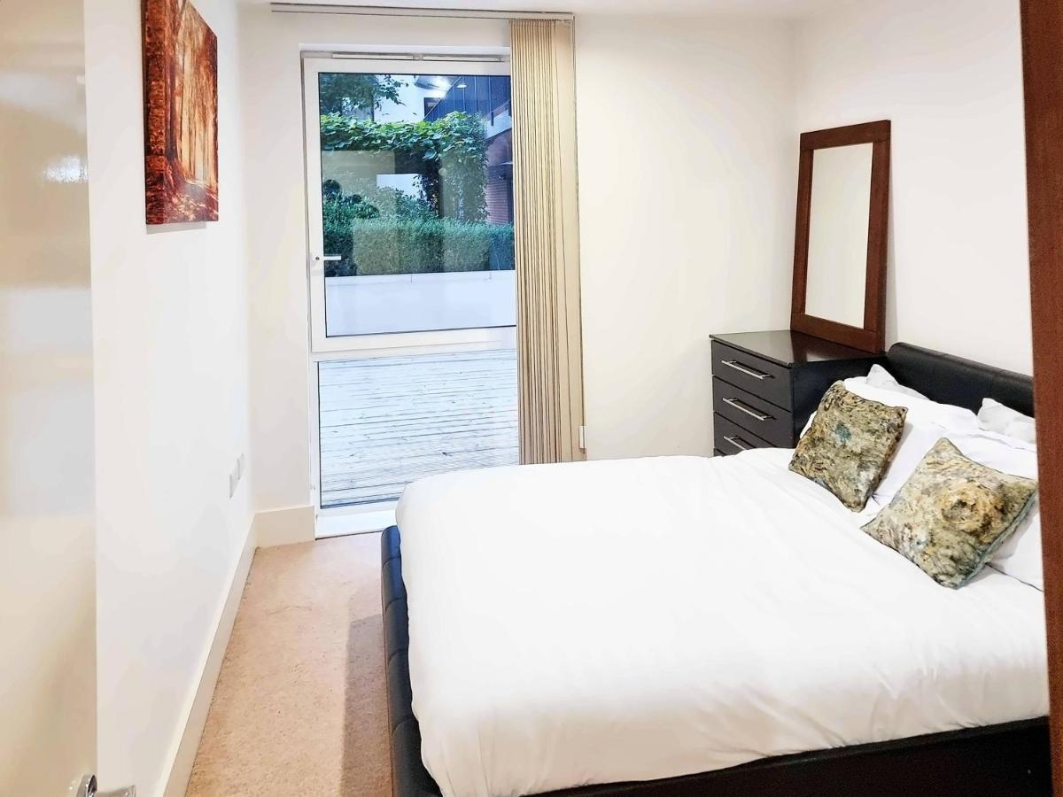Your Riverside Home 2 With Private Balcony Londra Exterior foto