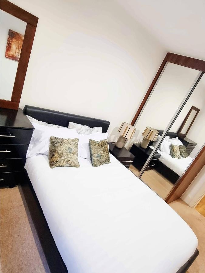 Your Riverside Home 2 With Private Balcony Londra Exterior foto