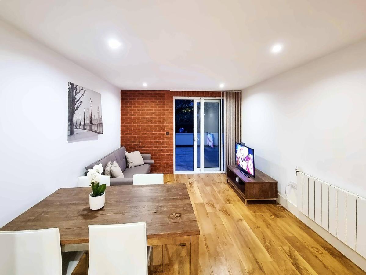 Your Riverside Home 2 With Private Balcony Londra Exterior foto