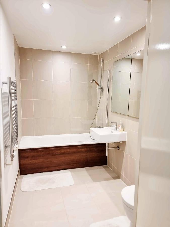 Your Riverside Home 2 With Private Balcony Londra Exterior foto
