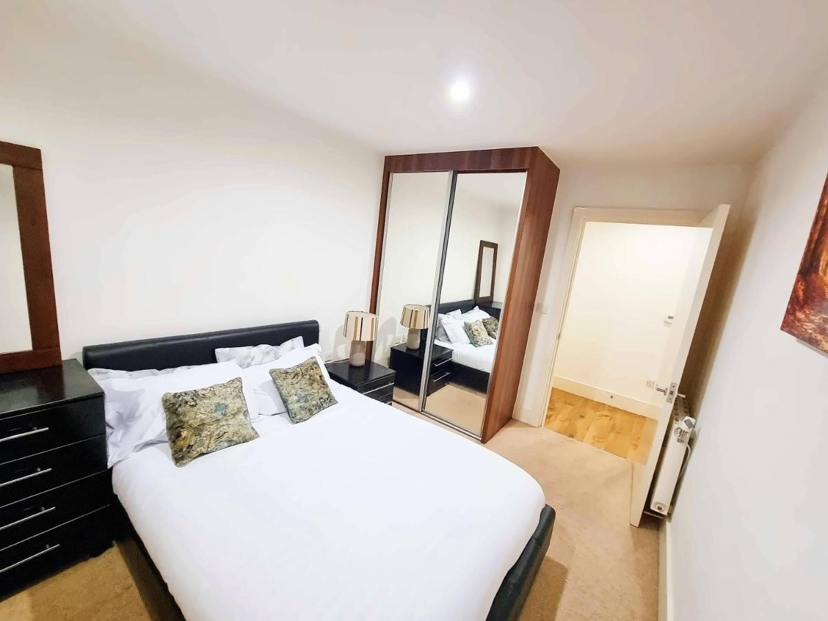 Your Riverside Home 2 With Private Balcony Londra Exterior foto